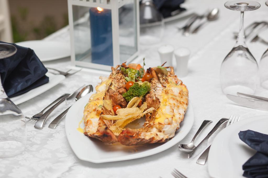 Rixos Alamein - Full Board Plus El Alamein Bagian luar foto A lobster prepared in the New England style