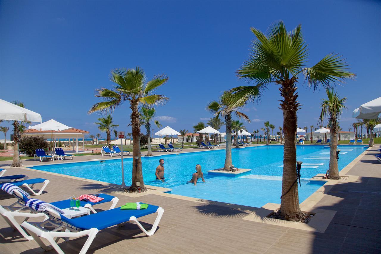 Rixos Alamein - Full Board Plus El Alamein Bagian luar foto A swimming pool in a hotel