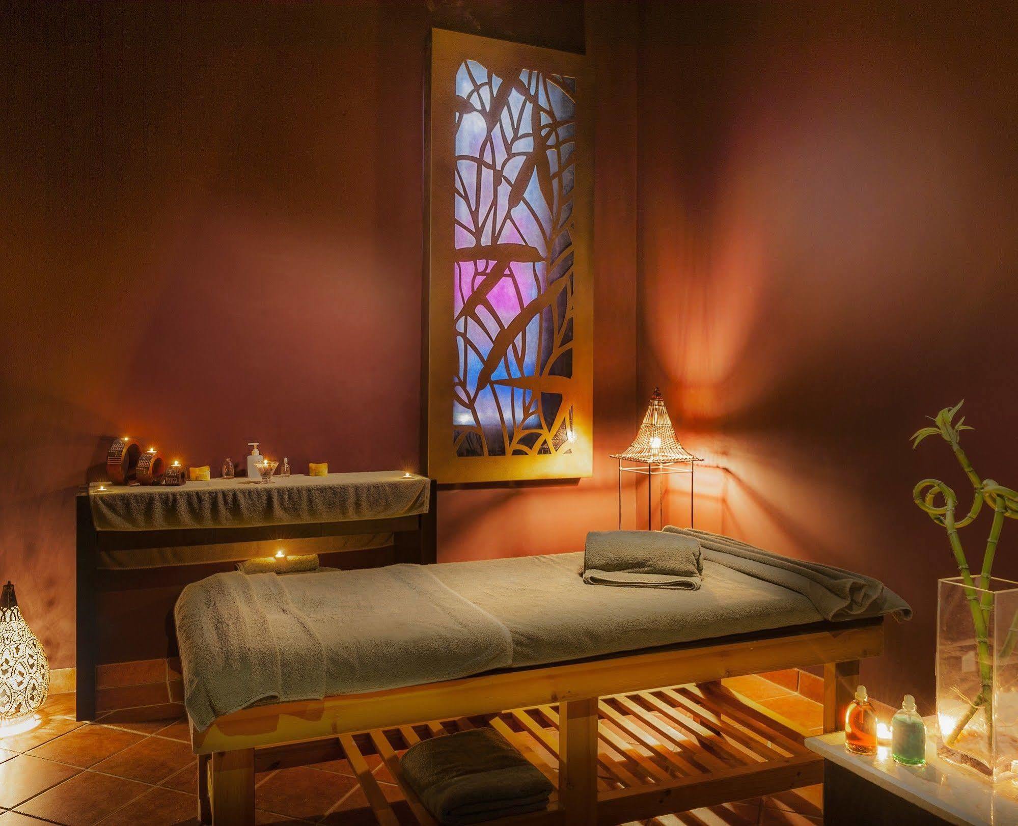 Rixos Alamein - Full Board Plus El Alamein Bagian luar foto A massage table